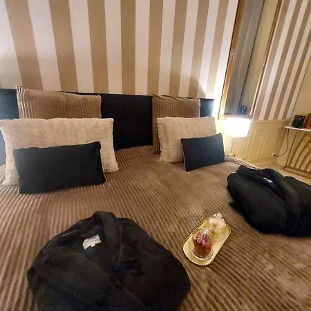 La Isabelle De Luxembourg & לינה וארוחת בוקר Béthune